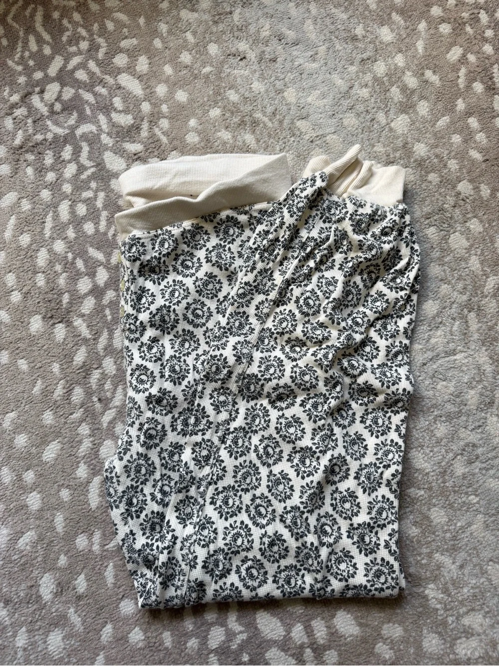 Anthropologie Women’s Cream and Black Pattern Pajama Set